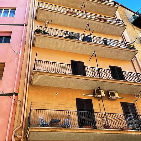 La Nuit Bed & Breakfast 3*