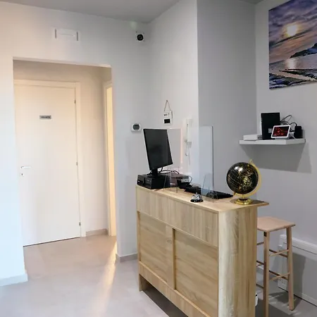 La Nuit Bed & Breakfast 3*